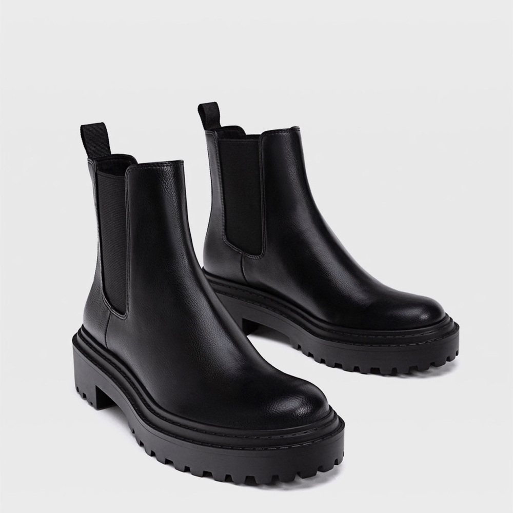 Stradivarius Chelsea boots size 6.5 /37